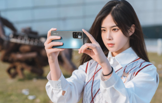 红米Redmi Note 11 Pro+开启一亿像素拍照模式