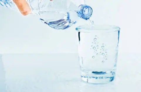中小学生禁止饮用纯净水什么意思